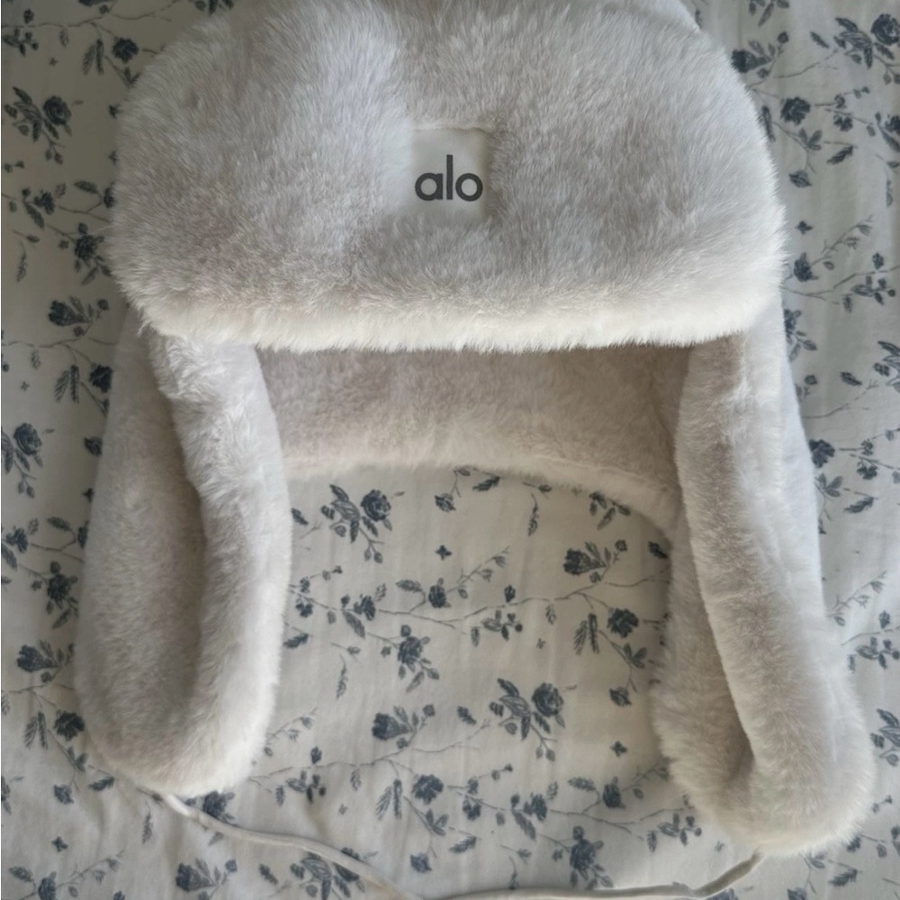 ALO Yoga Faux Fur Polar Hat